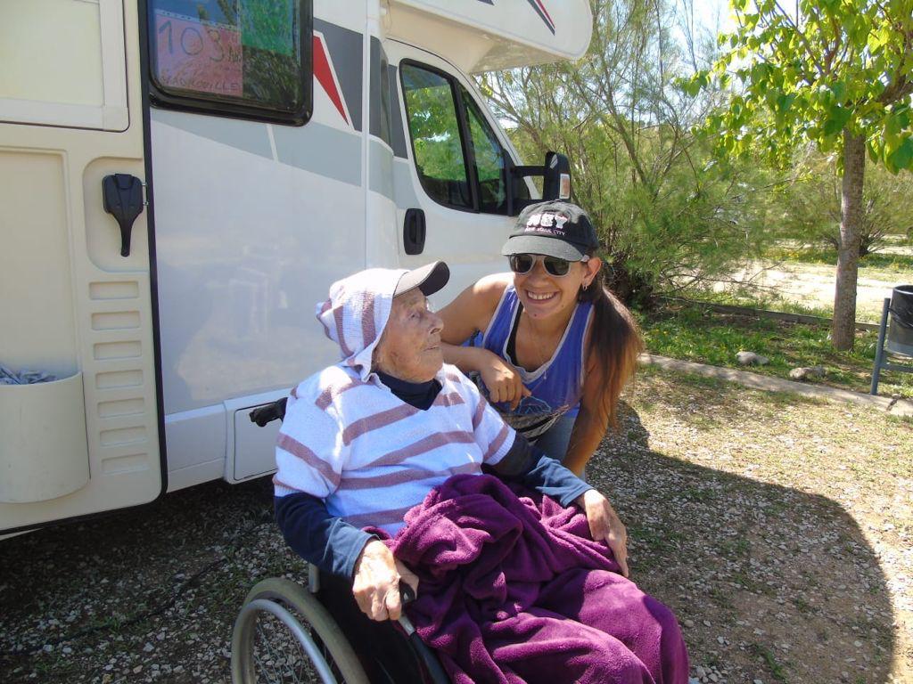 Une trentenaire a embarqué sa grand-mère centenaire pour un périple en camping-car dans le sud de l’Europe